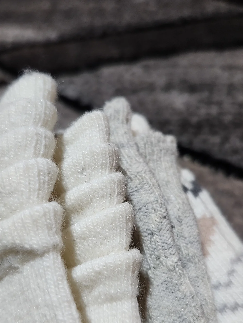 MUK LUKS 3-PAIRS WOOL-BLEND TIER ANKLE MINI CREW SOCKS IVORY/GRAY/HEART PRINT